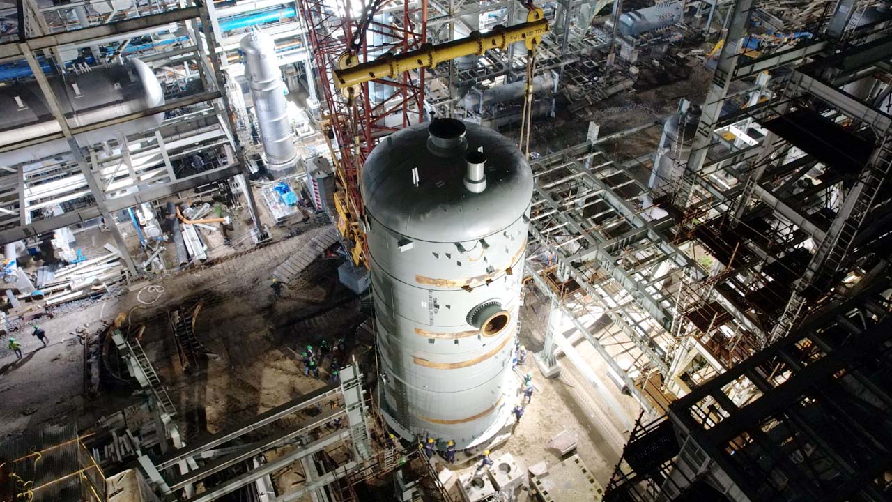 Успешное возведение резервуара весом 190 тонн на нефтеперерабатывающем заводе в Гуджарате