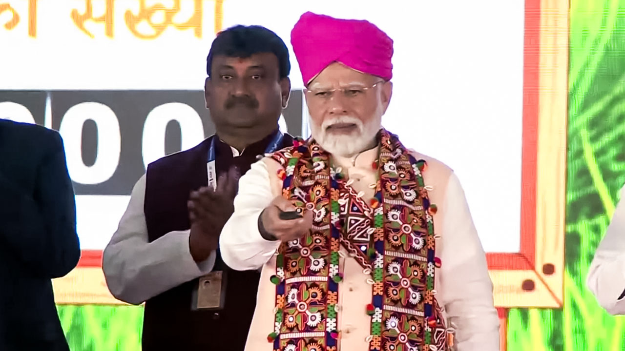 PM Modi Inaugurated Five Solar Plants in Maharashtra