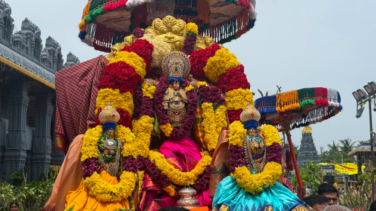 Veyi Sthambala Mandapam Inauguration at Dokiparru Mahakshetram