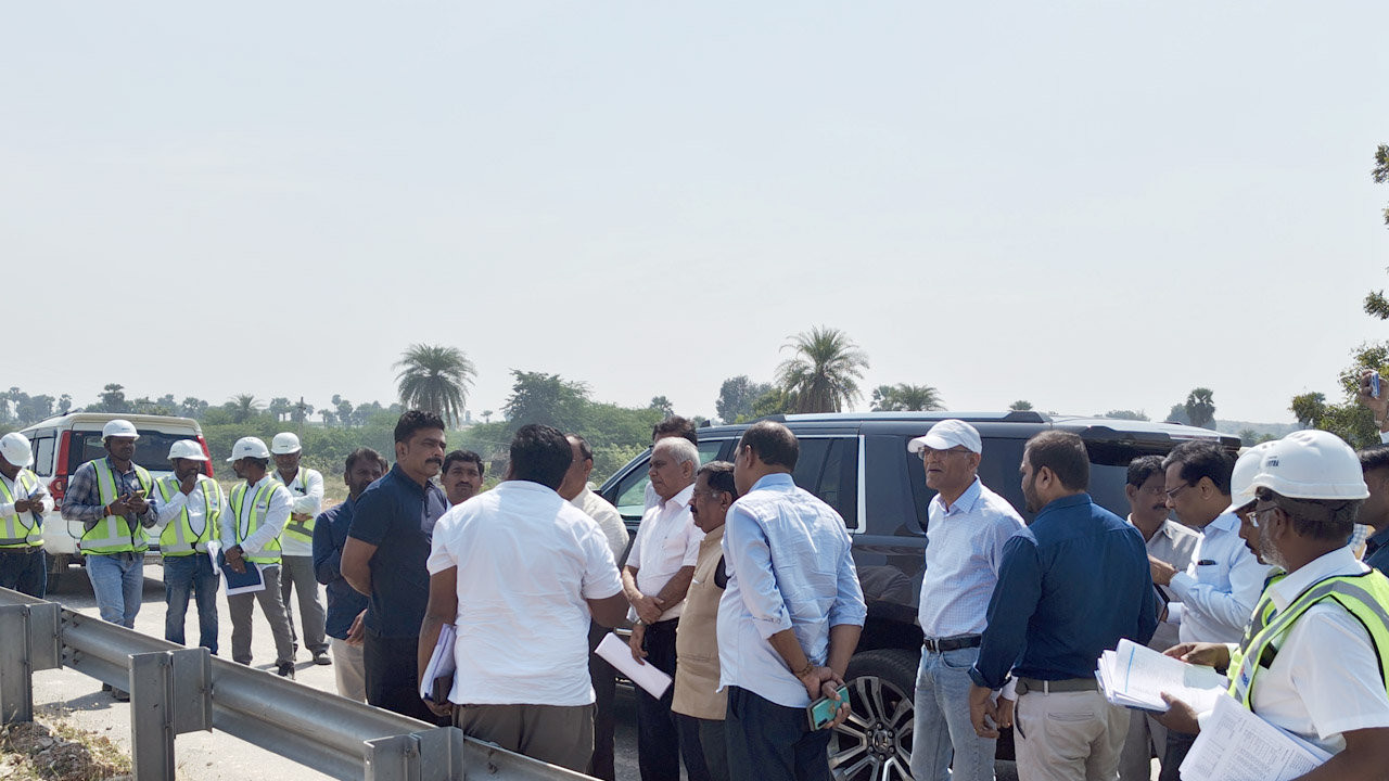 MD PV KRishna Reddy Reviews Work Progress on Key Segments of Surat–Chennai Economic Corridor