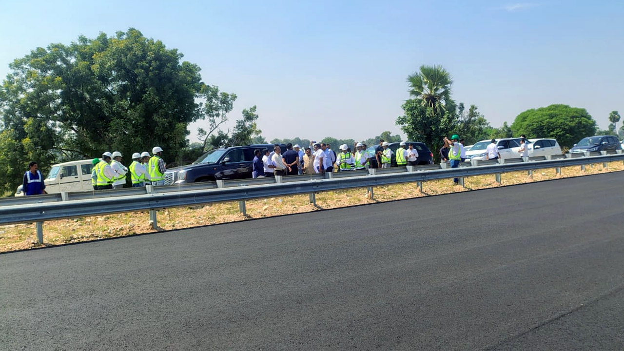 MD PV KRishna Reddy Reviews Work Progress on Key Segments of Surat–Chennai Economic Corridor