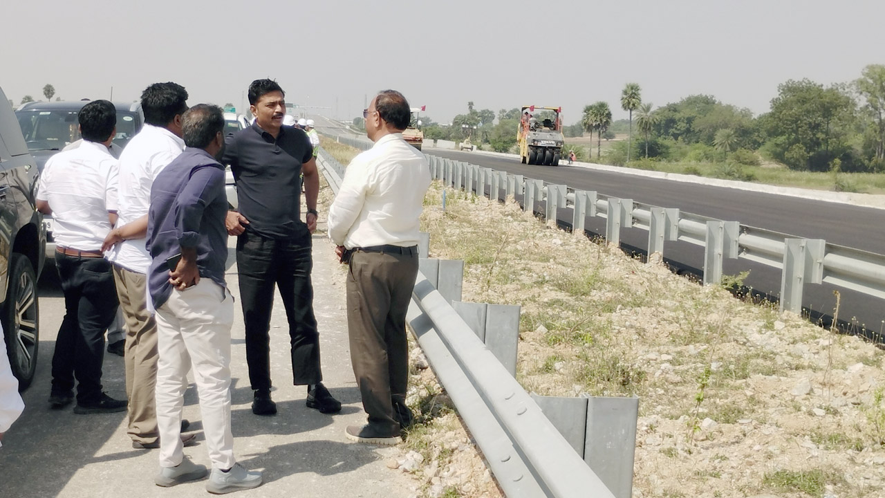 MD PV KRishna Reddy Reviews Work Progress on Key Segments of Surat–Chennai Economic Corridor