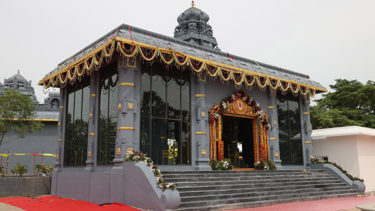 Veyi Sthambala Mandapam Inauguration at Dokiparru Mahakshetram